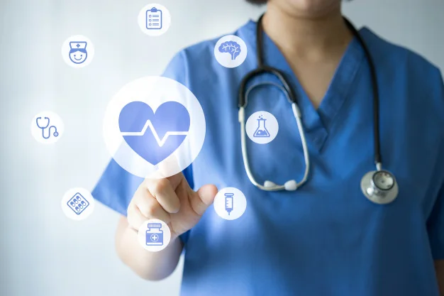 Profesional sanitario utilizando tecnología digital
